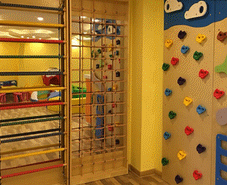 Paret d'escalada interior de fusta